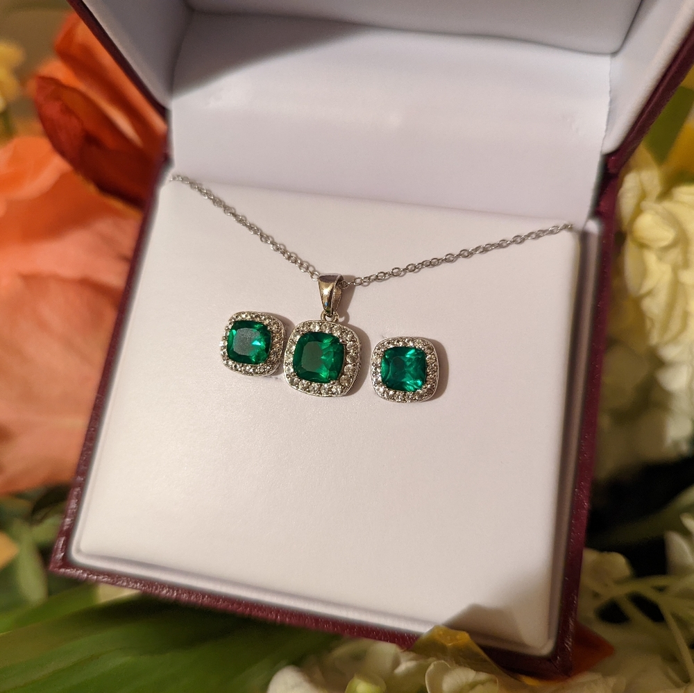 Necklace and Earring Set NWOT